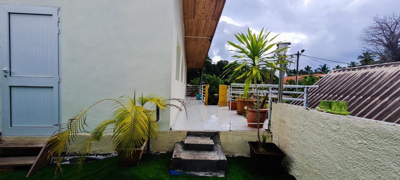 La Vue De Haut- T3 Avec Vue Imprenable Sur La Mer Villa Boueni Exterior foto